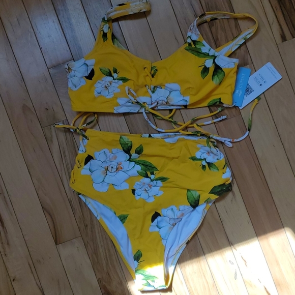 Cupshe bathing suit - Picture 2 of 2